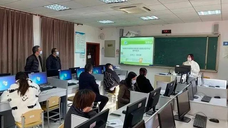 相较于传统的集体教学，一对一教学具有以下优势：